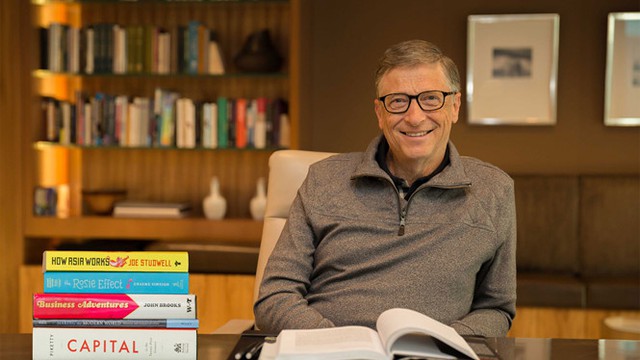 
Bill Gates là một con mọt sách và có thói quen đọc nghiêm túc.
