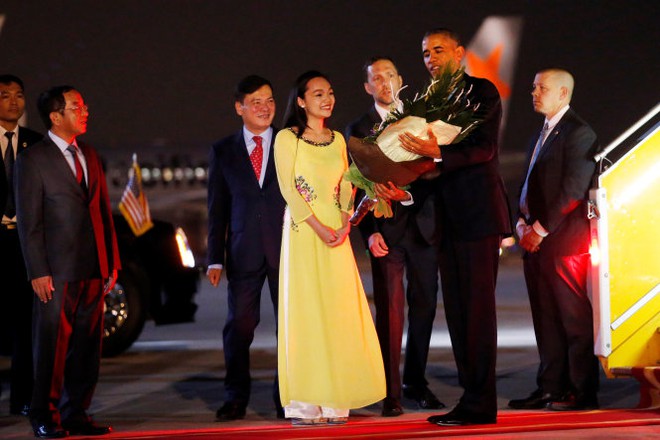 Những hình ảnh đầu tiên của Tổng thống Obama tại Việt Nam